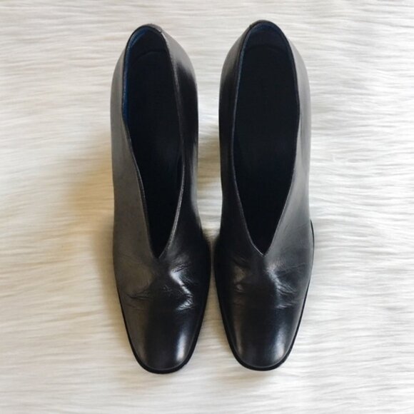 Celine V Neck Pump - Picture 2 of 6